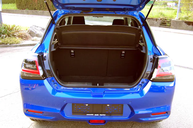 Suzuki Swift 1.2 Sakura Top Hybrid 4x4
