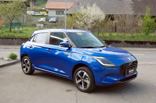 Suzuki Swift 1.2 Sakura Top Hybrid 4x4