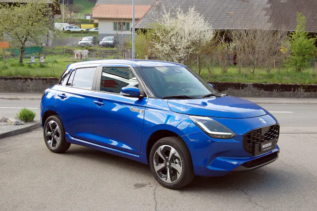 Suzuki Swift 1.2 Sakura Top Hybrid 4x4