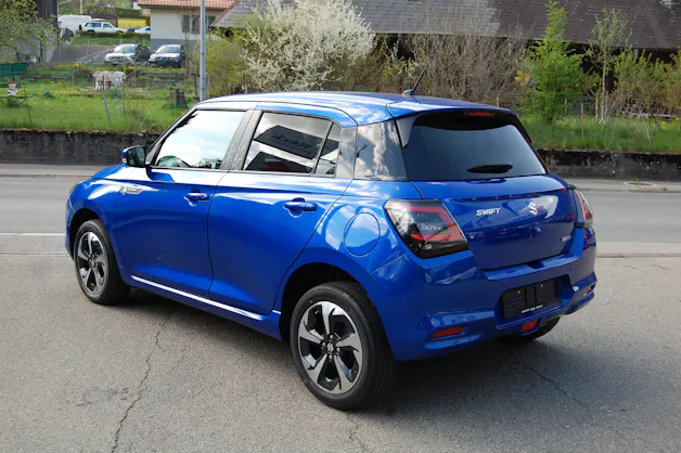 Suzuki Swift 1.2 Sakura Top Hybrid 4x4