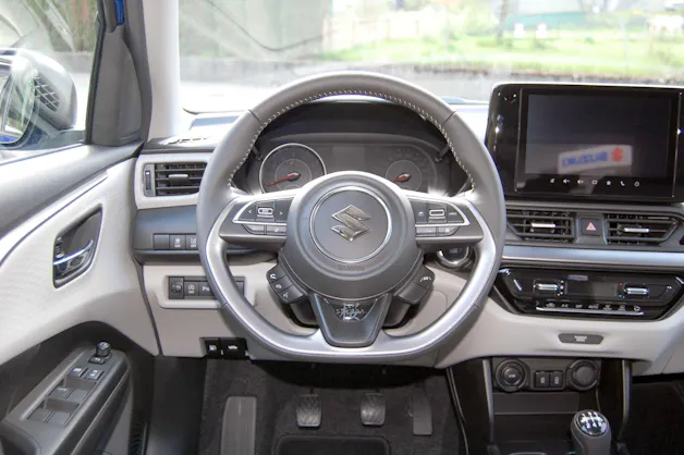 Suzuki Swift 1.2 Sakura Top Hybrid 4x4