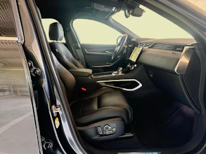 https://vehicle.imgix.net/4277579/295c63db-6458-446b-baae-1cd936ef004b.jpg