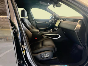 image du véhicule JAGUAR F-Pace 2.0 D I4 200 SE AWD - Ruote invernali incluse