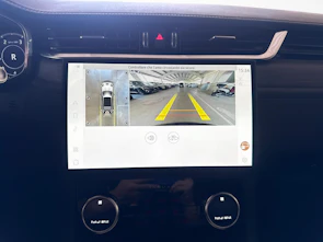 image du véhicule JAGUAR F-Pace 2.0 D I4 200 SE AWD - Ruote invernali incluse