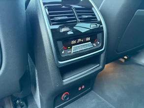 https://vehicle.imgix.net/4277740/b8633e8c-74c1-42e2-8d13-a8b564f4fa83.jpg