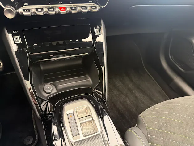 PEUGEOT 208 1.2 Hybrid 145 GT