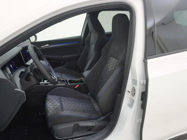 VW Golf VIII 1.5 eTSI R-Line DSG