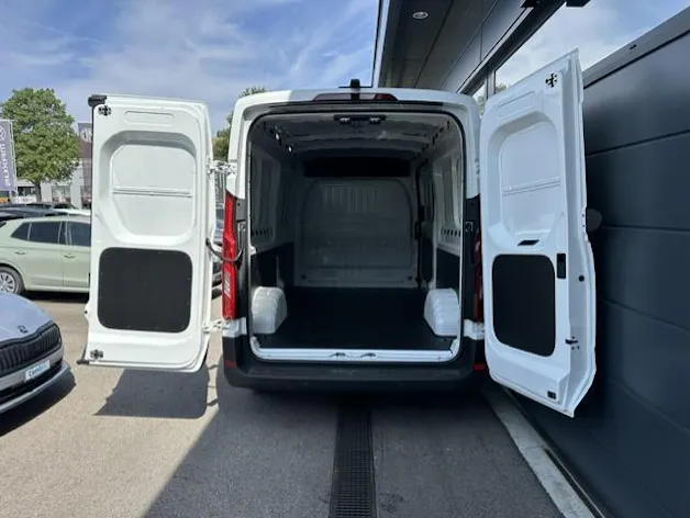 MAXUS Deliver 9