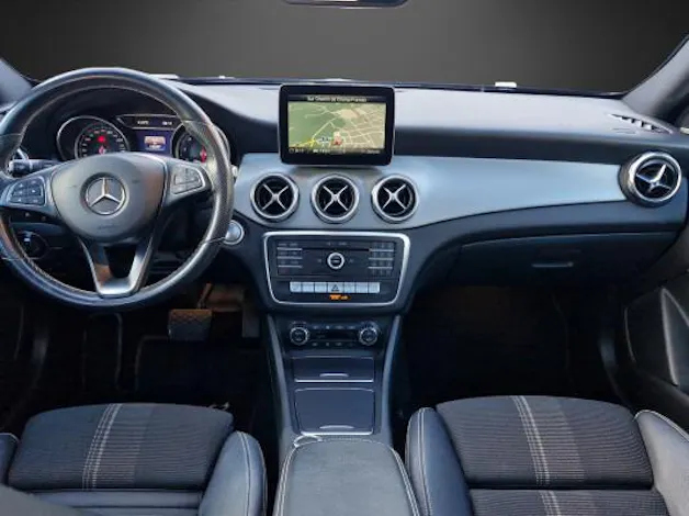 Mercedes-Benz GLA 200 Night Star
