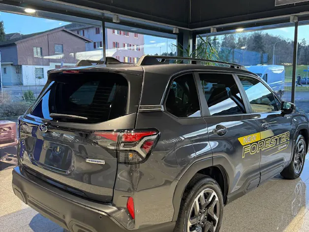 Subaru Forester Station 2.0i e-Boxer Swiss Plus