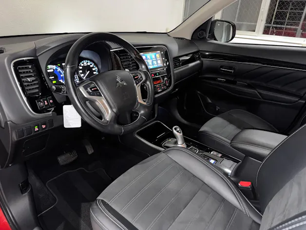 Mitsubishi Outlander 2.4 PHEV Diamond 4WD Automatic