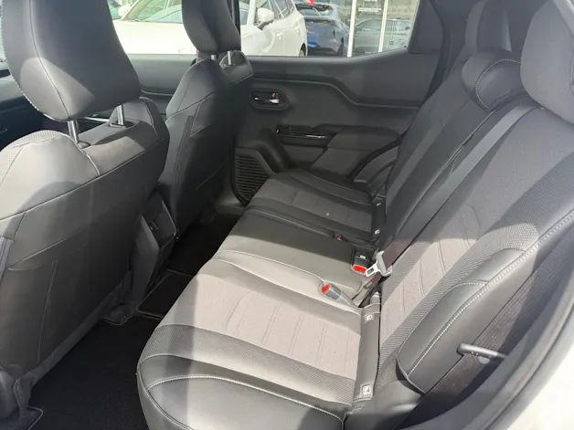 Suzuki e-Vitara 61kWh Sakura Top 4x4