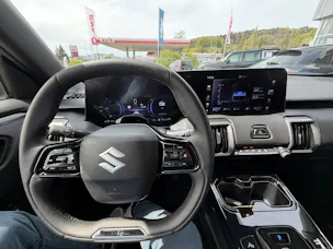 Suzuki e-Vitara 61kWh Sakura Top 4x4