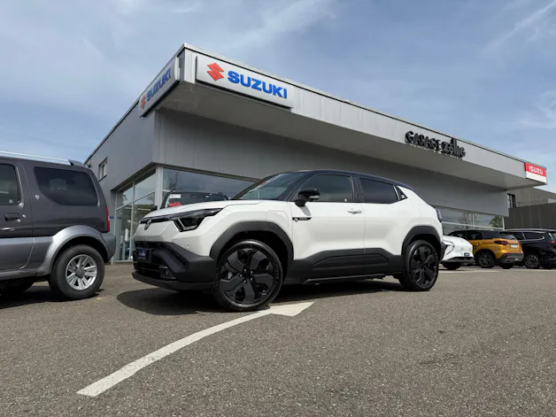 Suzuki e-Vitara 61kWh Sakura Top 4x4