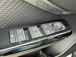 Suzuki e-Vitara 61kWh Sakura Top 4x4