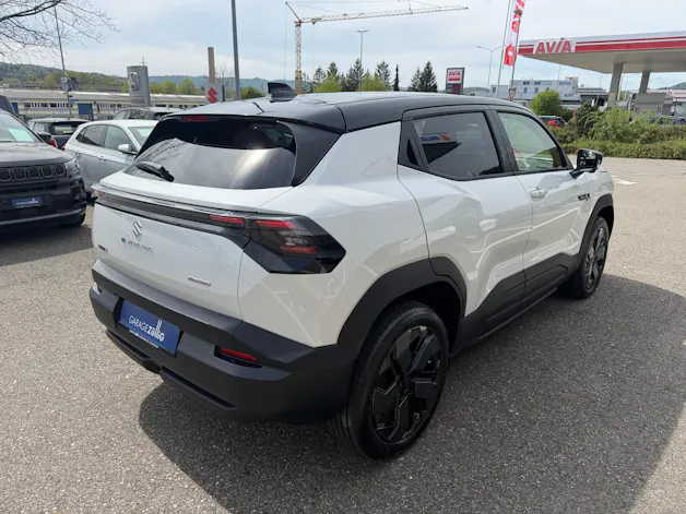 Suzuki e-Vitara 61kWh Sakura Top 4x4