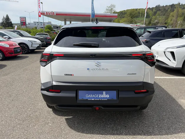 Suzuki e-Vitara 61kWh Sakura Top 4x4