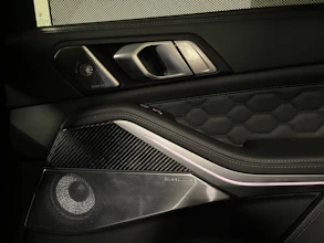 https://vehicle.imgix.net/4279843/80840f2e-2763-406b-acbf-2ea9a916e84d.jpg