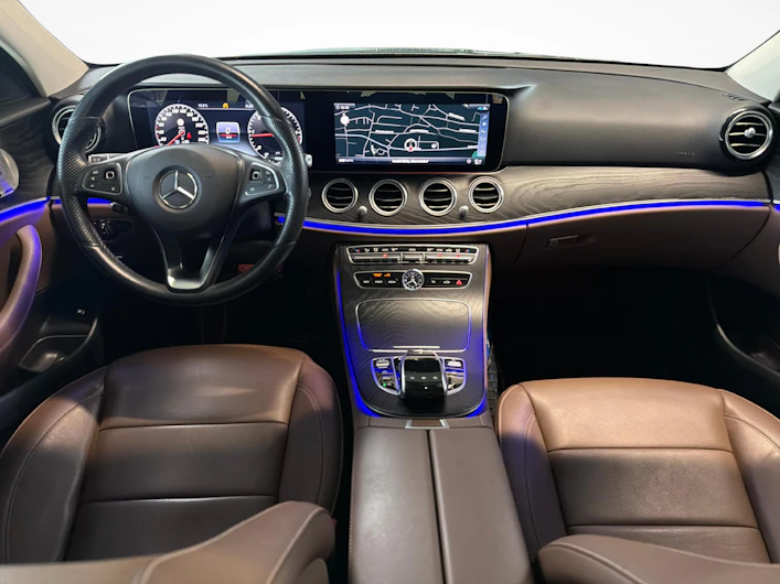 image du véhicule MERCEDES-BENZ E 220