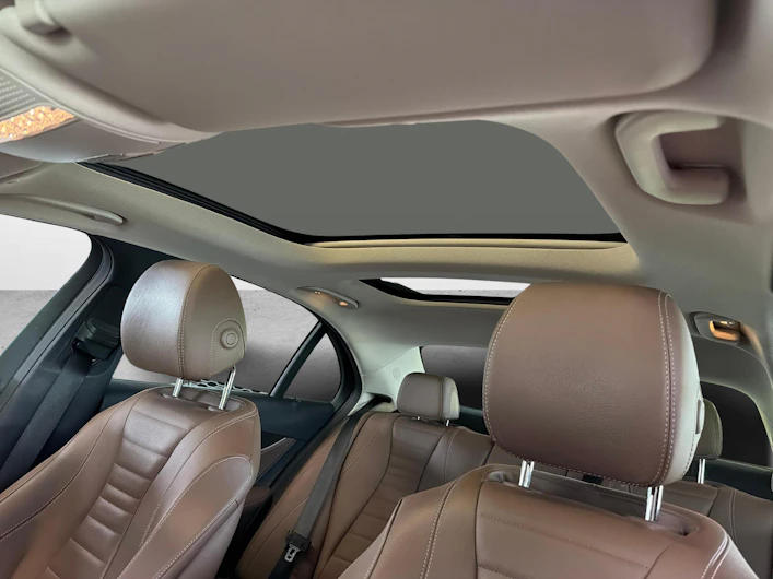 image du véhicule MERCEDES-BENZ E 220