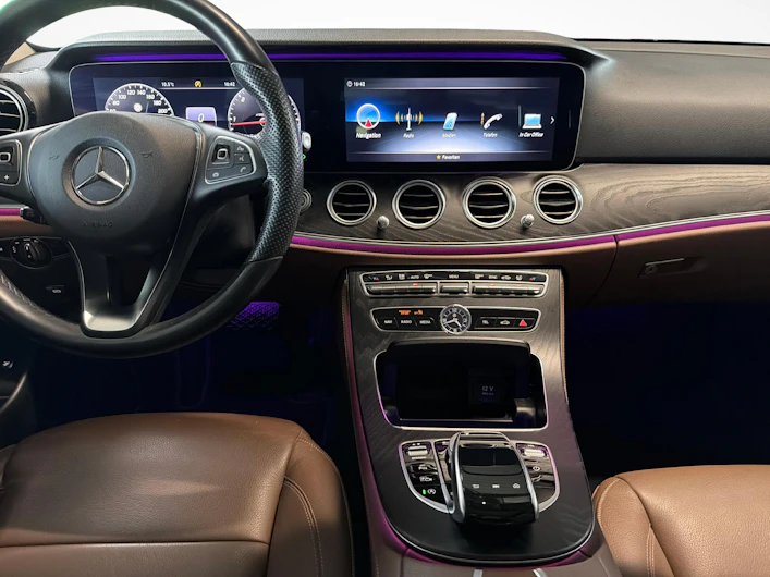 image du véhicule MERCEDES-BENZ E 220