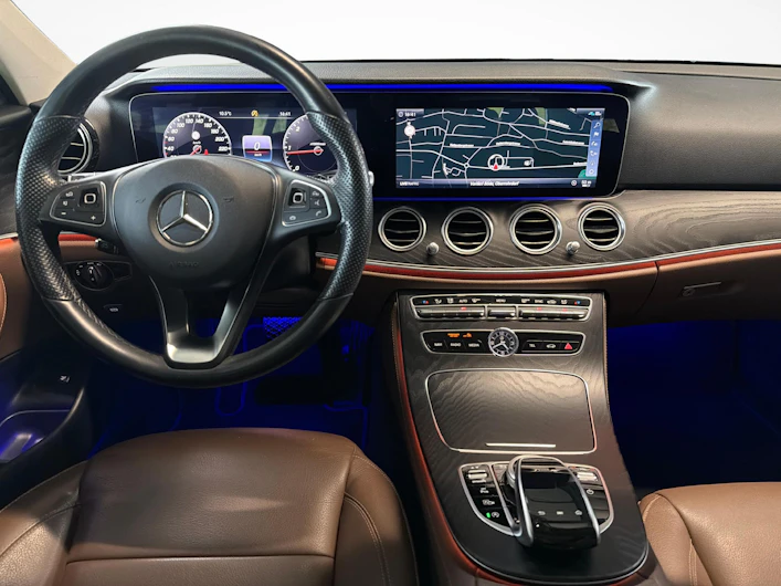 image du véhicule MERCEDES-BENZ E 220
