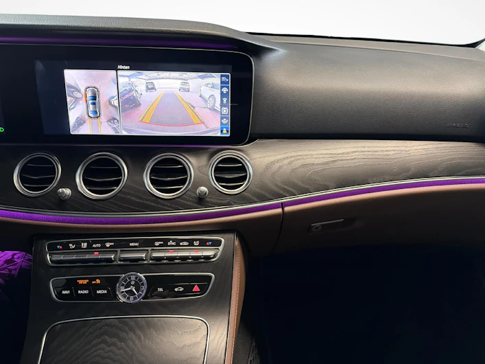 image du véhicule MERCEDES-BENZ E 220