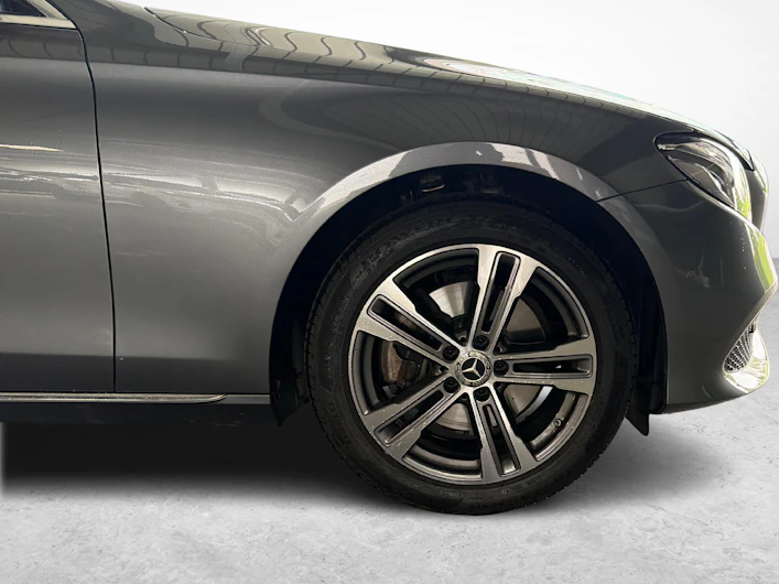 image du véhicule MERCEDES-BENZ E 220