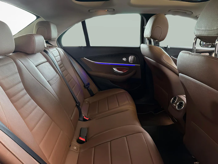 image du véhicule MERCEDES-BENZ E 220