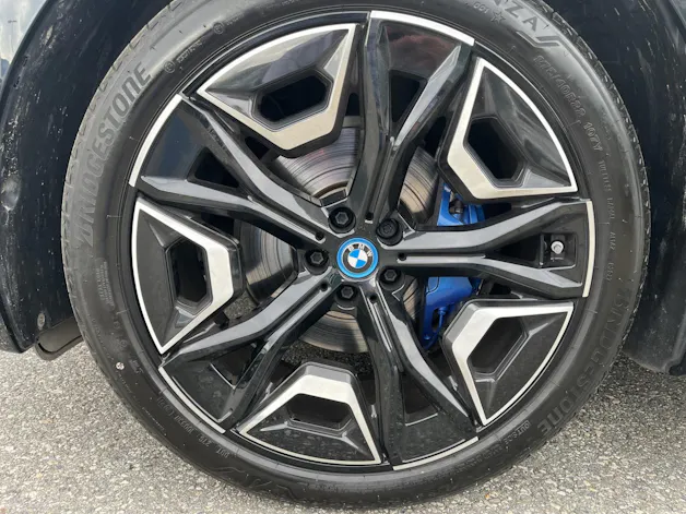 BMW iX xDrive40 Launch Edition (CH)