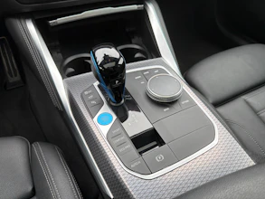 https://vehicle.imgix.net/4280848/9f2469d6-de86-48c4-9186-9500b00239a9.jpg