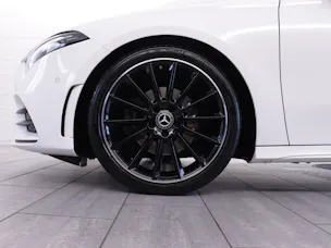 MERCEDES-BENZ A 180 AMG Line