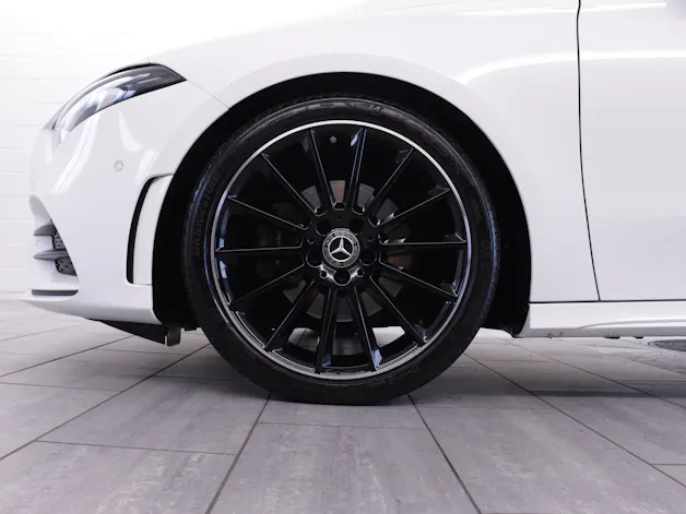 MERCEDES-BENZ A 180 AMG Line
