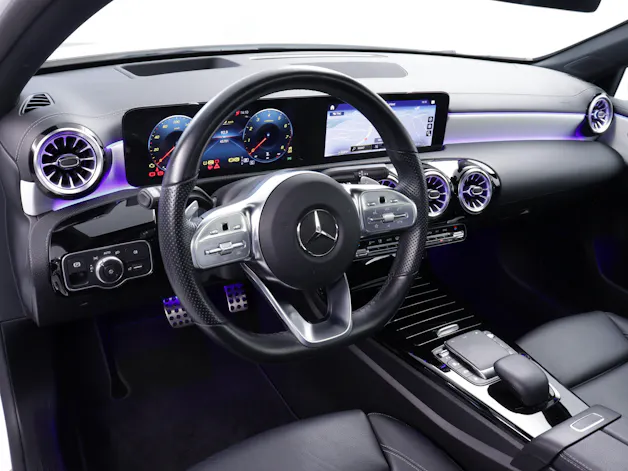 MERCEDES-BENZ A 180 AMG Line