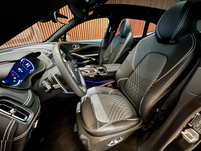 Fahrzeugbild ASTON MARTIN DBX