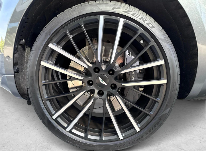 Fahrzeugbild ASTON MARTIN DBX