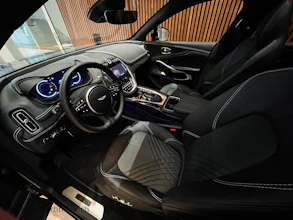 https://vehicle.imgix.net/4280957/fea6a8bf-8b62-4454-a630-335c7c878c48.jpg