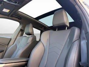 https://vehicle.imgix.net/4281037/5232bca1-f542-42ac-bc30-1aa596a1c10d.jpg