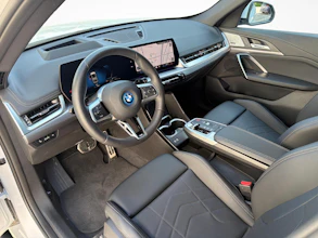 https://vehicle.imgix.net/4281037/f189eb36-edac-4802-8f90-f07cafc93968.jpg