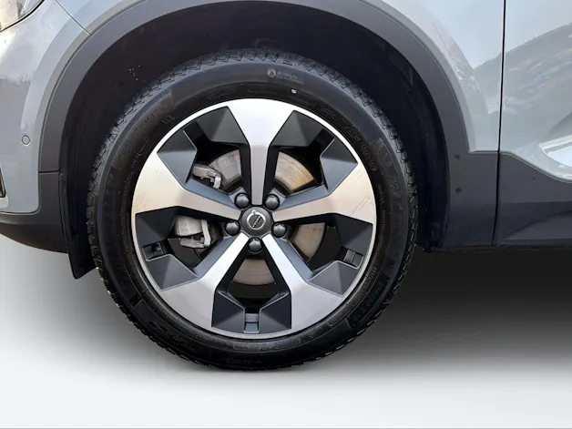 Volvo XC40 2.0 B3 MH Plus Dark
