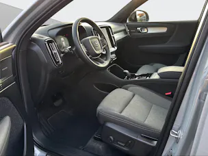 Volvo XC40 2.0 B3 MH Plus Dark