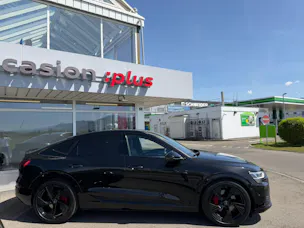 Audi Q8 55 e-tron Black Edition quattro