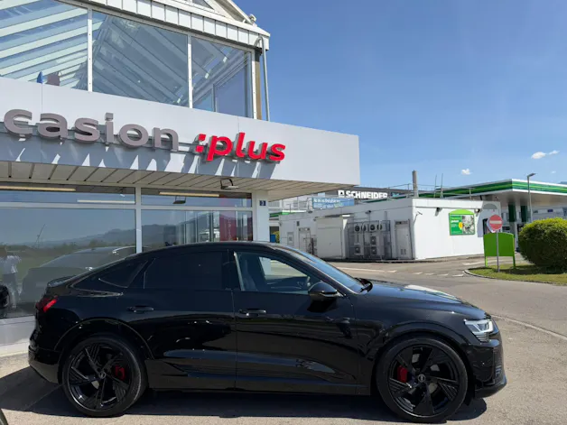 Audi Q8 55 e-tron Black Edition quattro