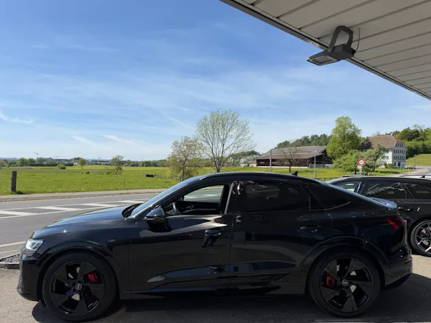 Audi Q8 55 e-tron Black Edition quattro