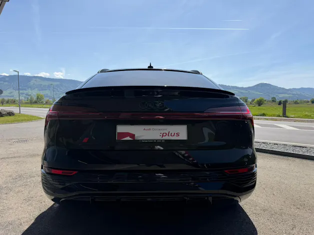 Audi Q8 55 e-tron Black Edition quattro