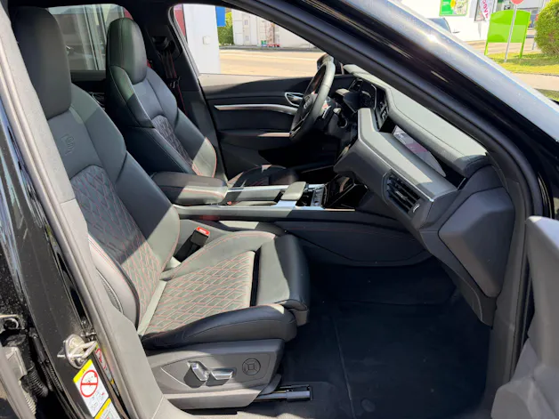Audi Q8 55 e-tron Black Edition quattro