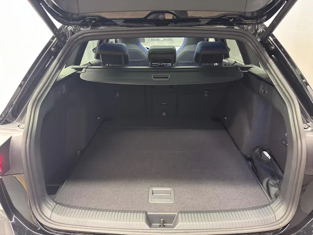 VW Golf VIII Variant 2.0 TSI R DSG 4motion