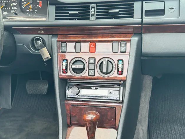 Mercedes-Benz A124 Cabriolet 300 CE-24