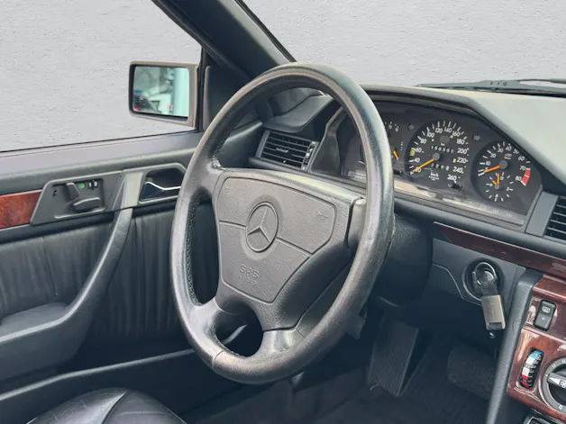 Mercedes-Benz A124 Cabriolet 300 CE-24