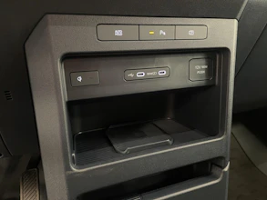 https://vehicle.imgix.net/4281621/dcbf4896-5e0c-45a8-b223-3b8eb0b7c2f3.jpg
